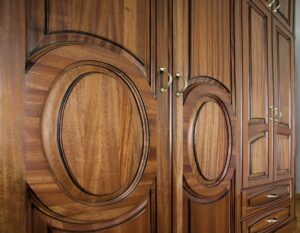 Плюсы и особенности дверей из массива Плюсы и особенности дверей из массива