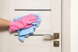 Лайфхаки по уходу за дверьми из разных материалов на 5+ лет службы